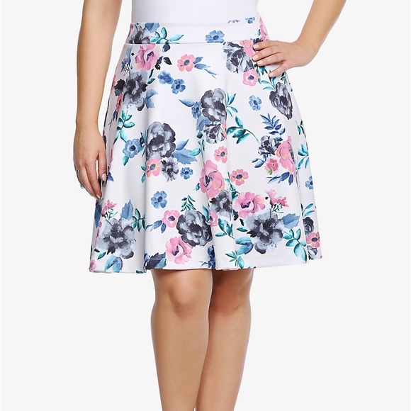 torrid Dresses & Skirts - Torrid Mini Floral Skater Skirt Scuba Size 1 1X